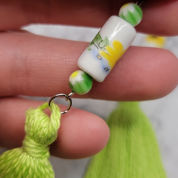 Handmade Tassel Earrings Lime Green Sunflower Daisy Boho Hippie Chic - Picture 5 of 6